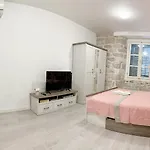 Апартаменты Small Escape