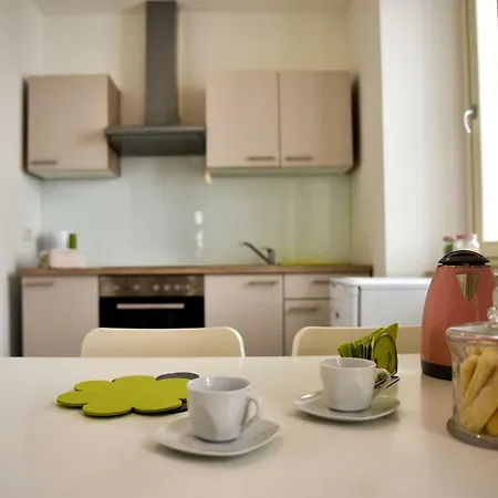 아파트 Small Escape