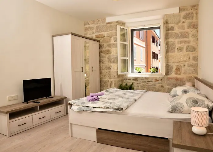 Small Escape Apartman