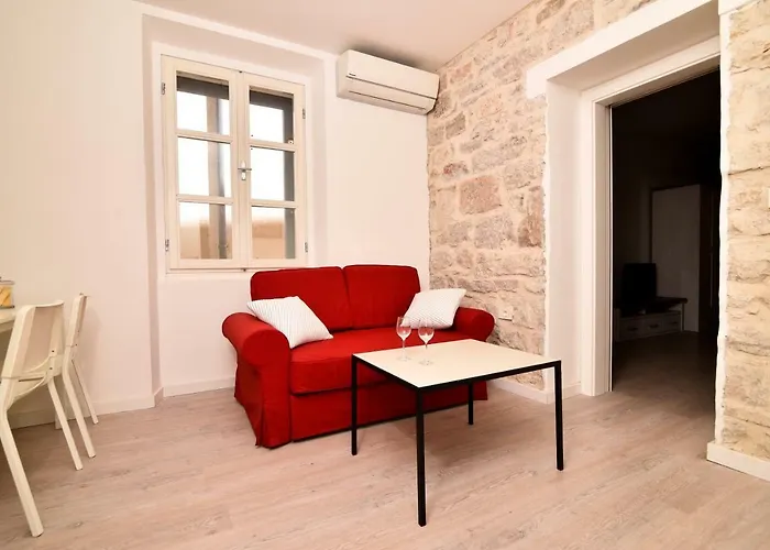 Small Escape Apartman